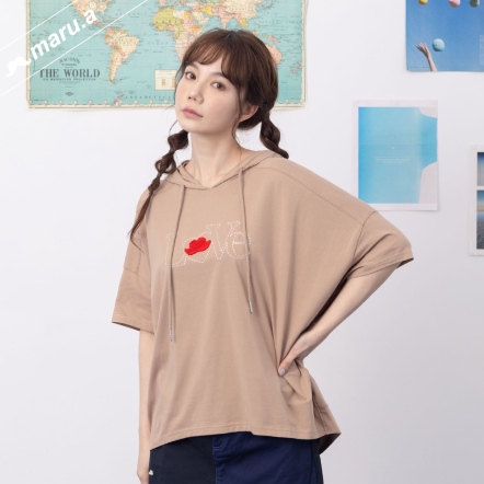 【maru.a】愛的告白💕字母虛線刺繡寬鬆連袖帽T(3色)-卡其 24911223