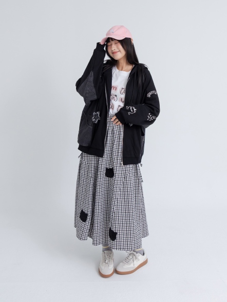 牛仔拼接刺繡外套