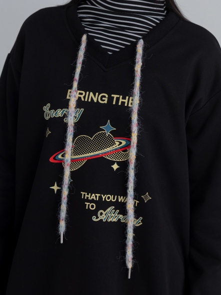 愛心土星V領衛衣
