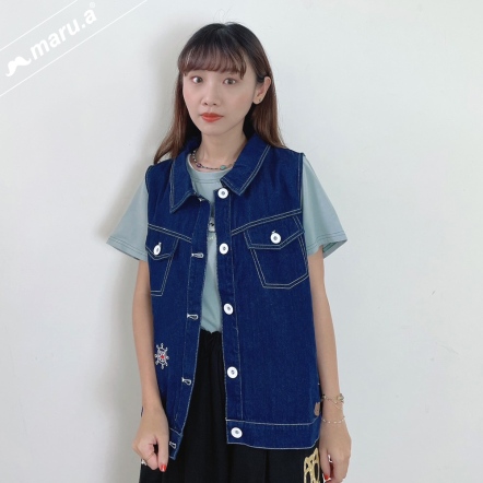 【maru.a】miru在芬蘭📌童趣撞色手繪刺繡排釦背心(2色)-深藍 24922511