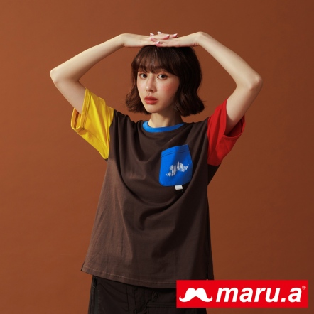 【maru.a】小男孩風玩色LOGO口袋圓領上衣(2色)-咖啡 22911217