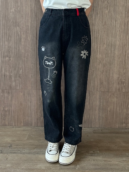 【maru.a】肉球滿滿🐱手繪圖樣印花丹寧直筒褲(2色)-黑色25325220