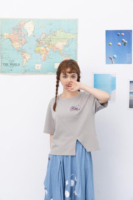 微笑兔兔撞色膠印開岔上衣