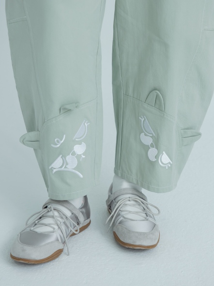 立體貓耳斜裁彎刀褲