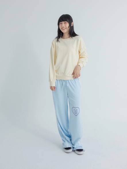 奶油系捲邊造型上衣