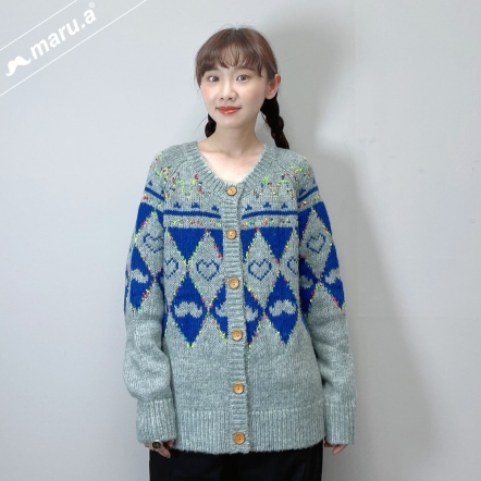 【maru.a】愛心連擊💗彩紗編織毛球感馬海毛排釦針織上衣(2色)-深灰 24924113
