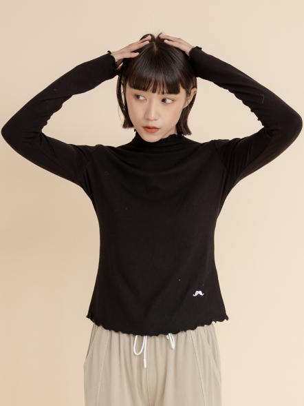 木耳滾邊 × 鬍子刺繡設計上衣