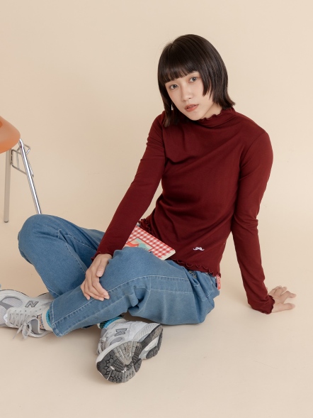 木耳滾邊 × 鬍子刺繡設計上衣